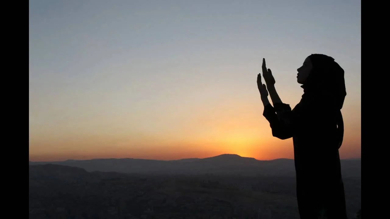 praying_muslima